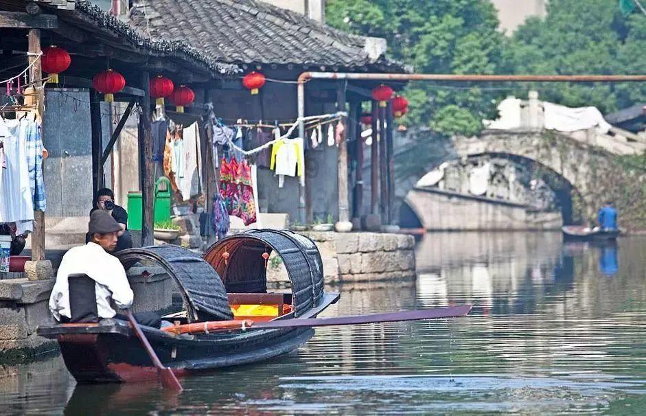 我和老公都结婚了，他无意说起我家彩礼要二十万多，说他同学们结婚要十万十万多点的，我说二十万多吗？游戏画面